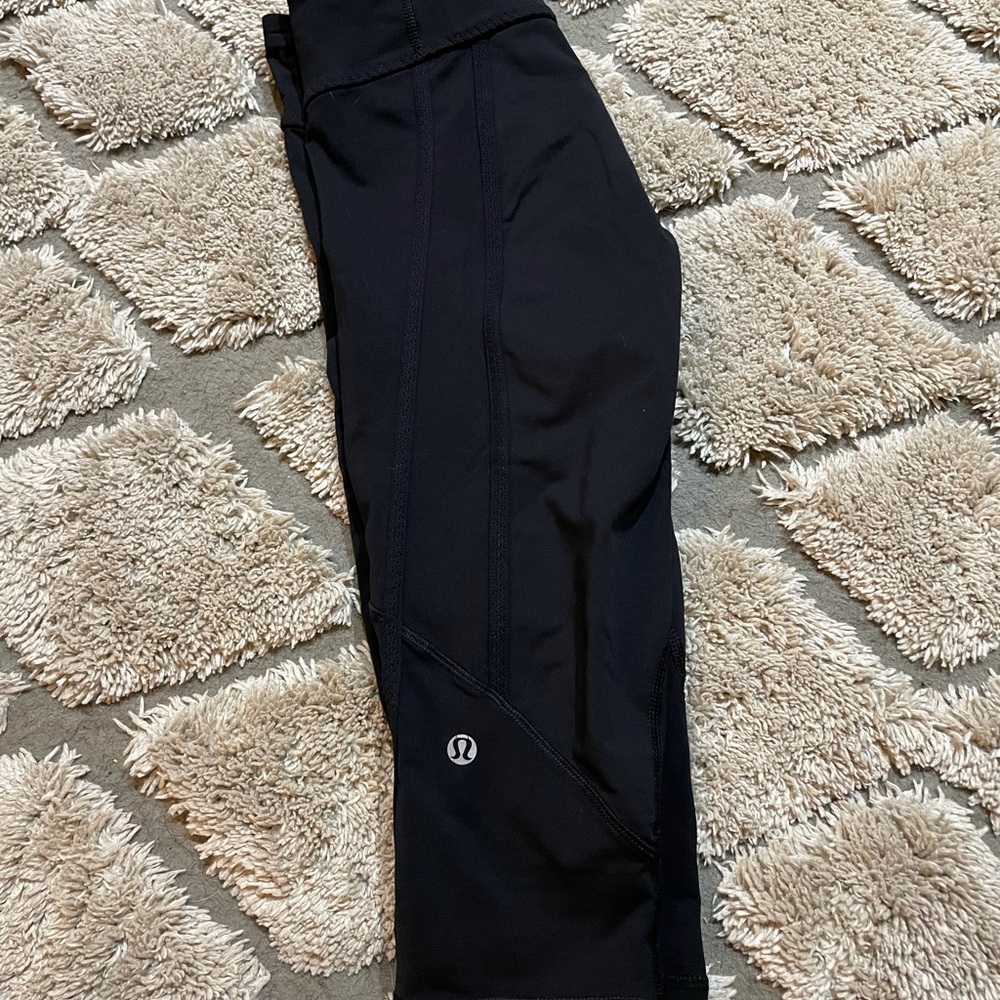 LULULEMON black crop leggings, size 4 ❤️